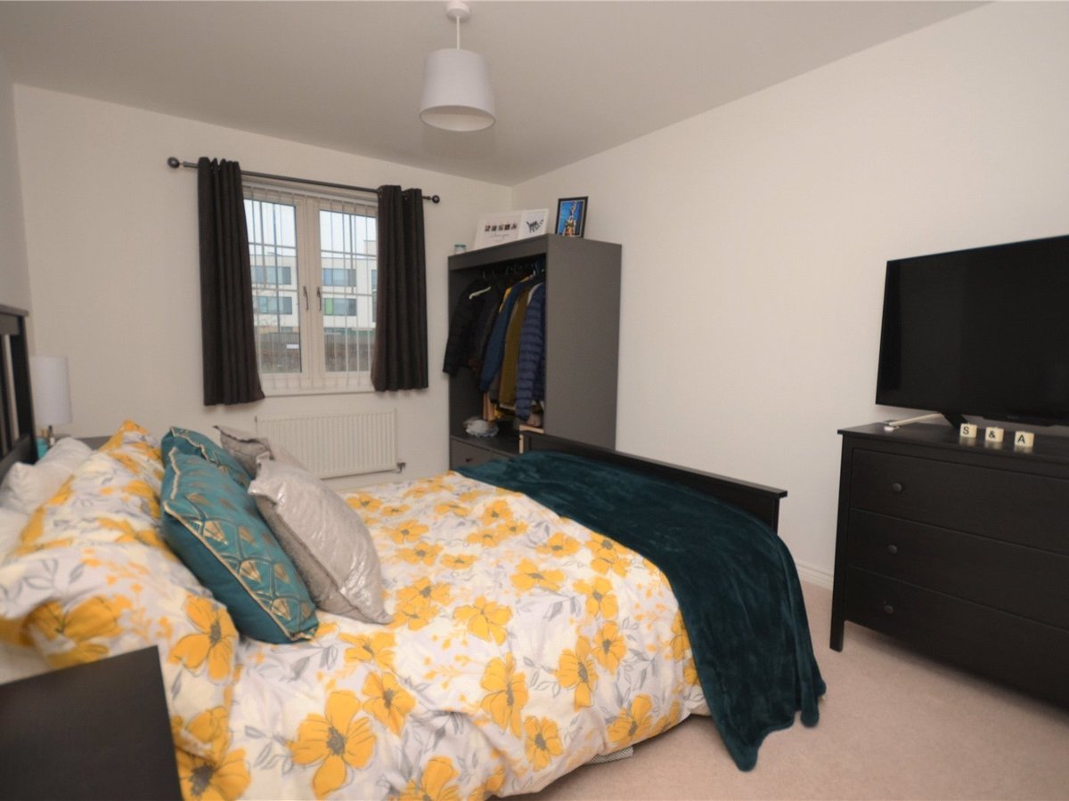 2 bedroom  Flat/Apartment for sale in Aylesbury - Slide 4