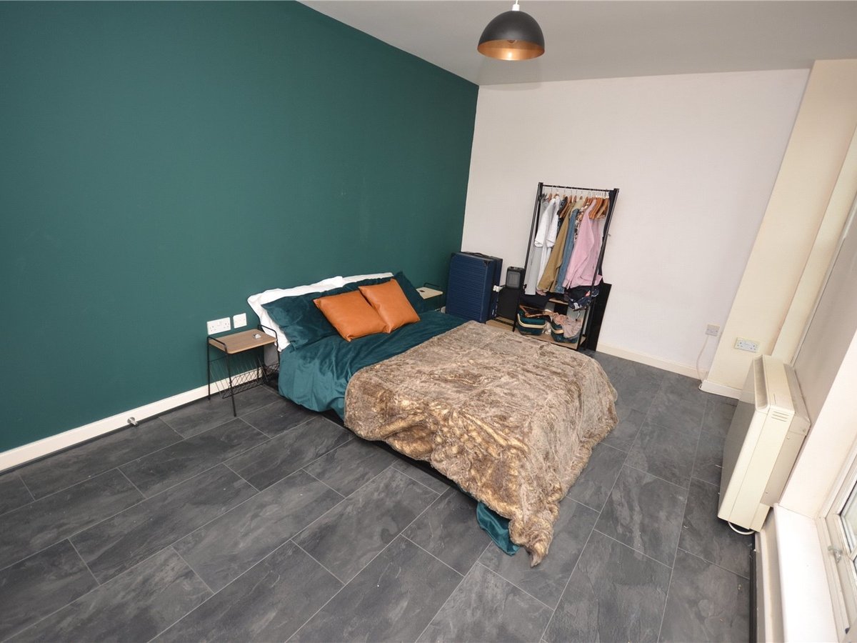 2 bedroom  Flat/Apartment for sale in Aylesbury - Slide 4