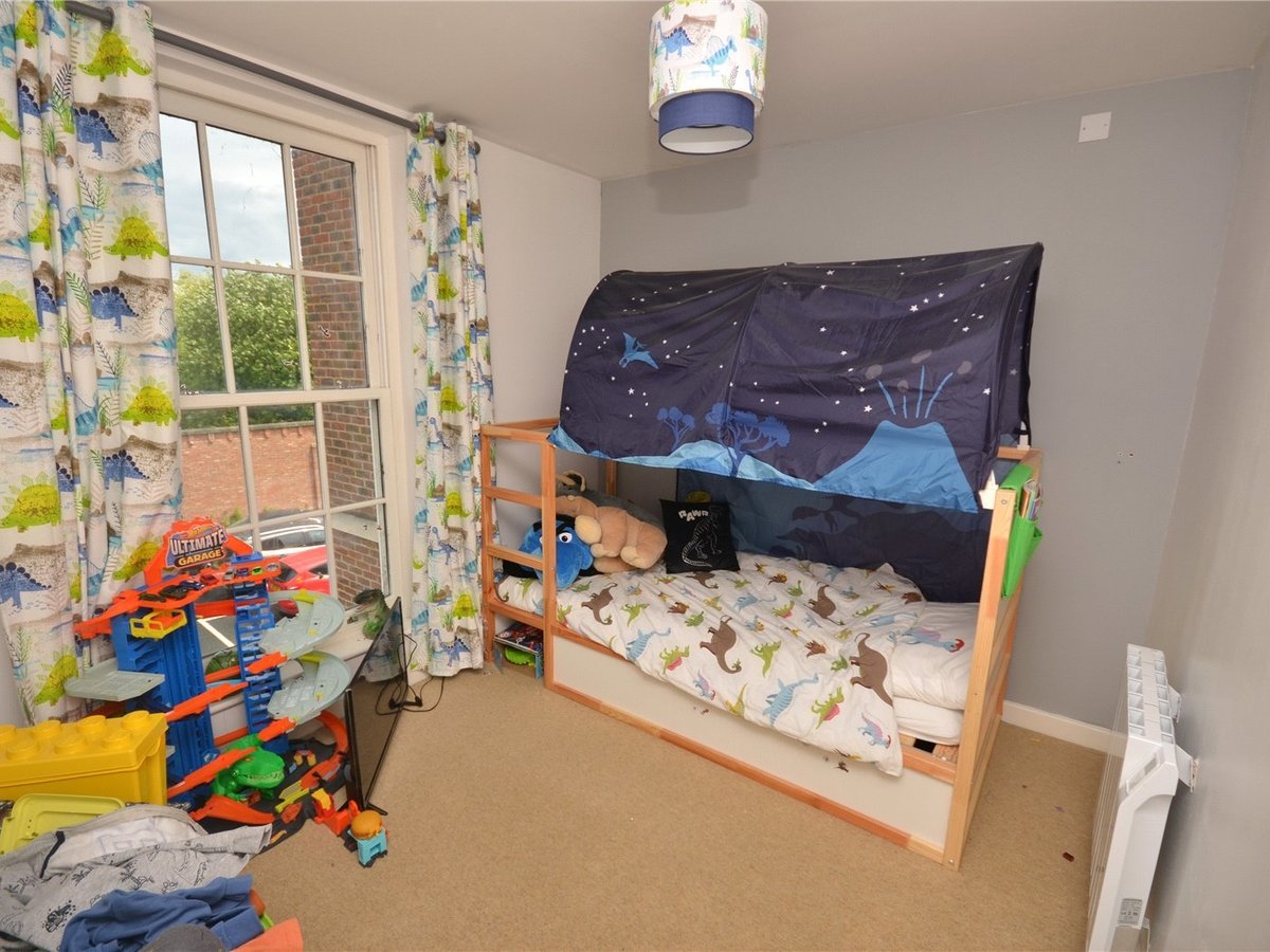 2 bedroom  Flat/Apartment for sale in Aylesbury - Slide 6