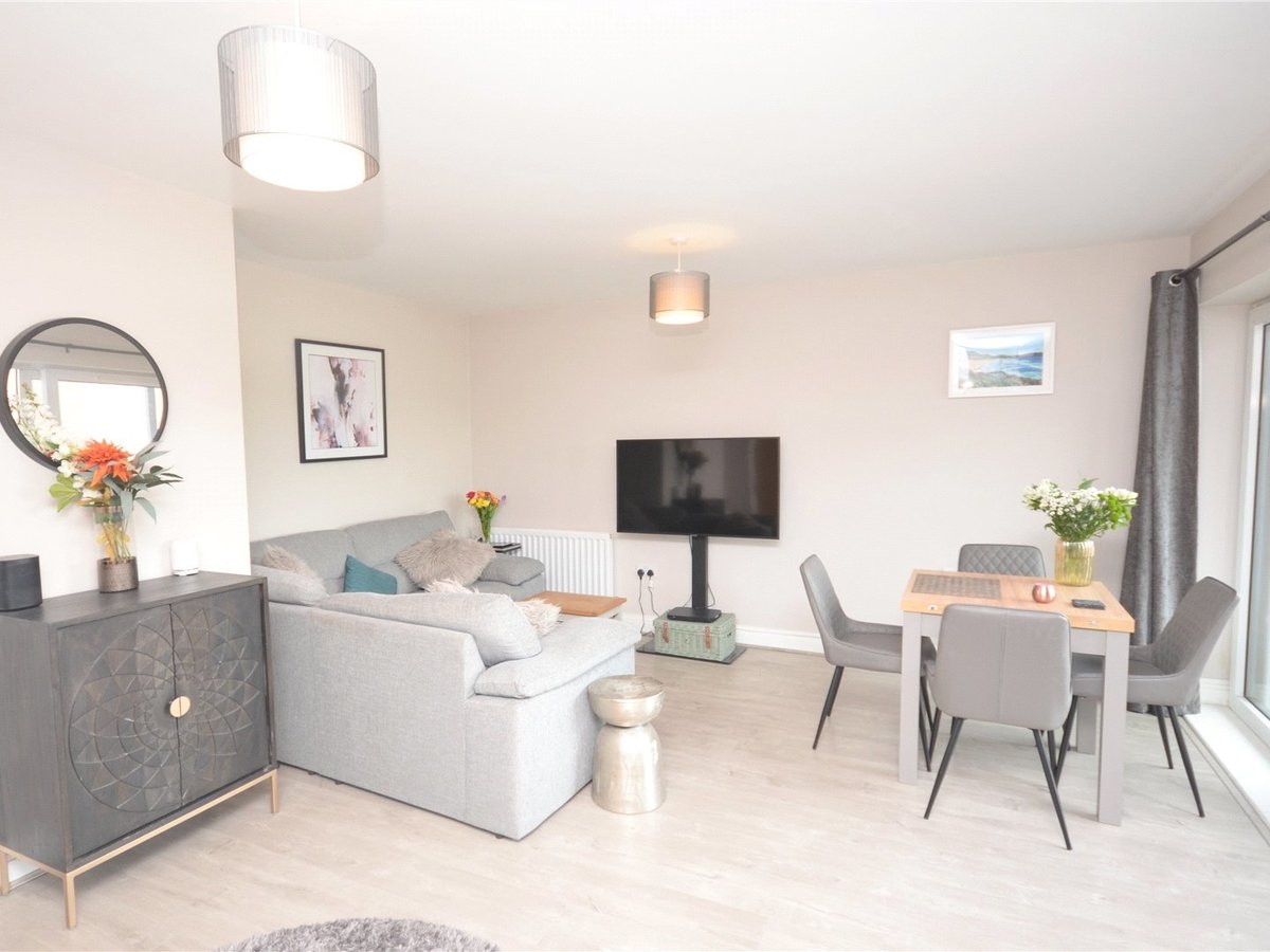 1 bedroom  Flat/Apartment for sale in Aylesbury - Slide 3