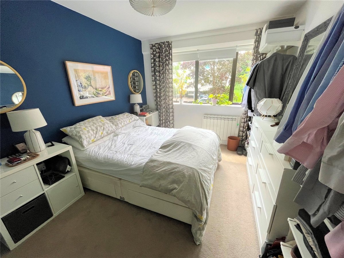 3 bedroom  Flat/Apartment for sale in Aylesbury - Slide 3