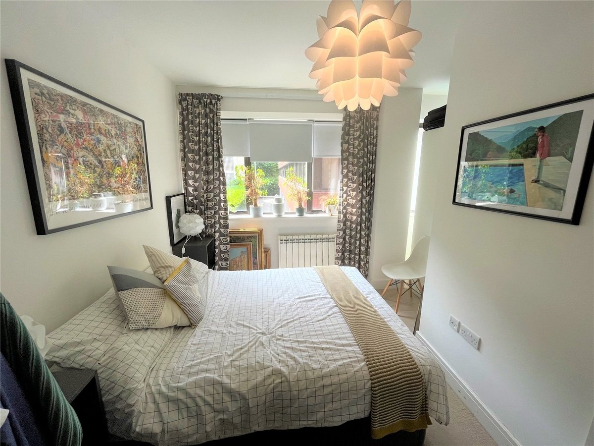 3 bedroom  Flat/Apartment for sale in Aylesbury - Slide 4