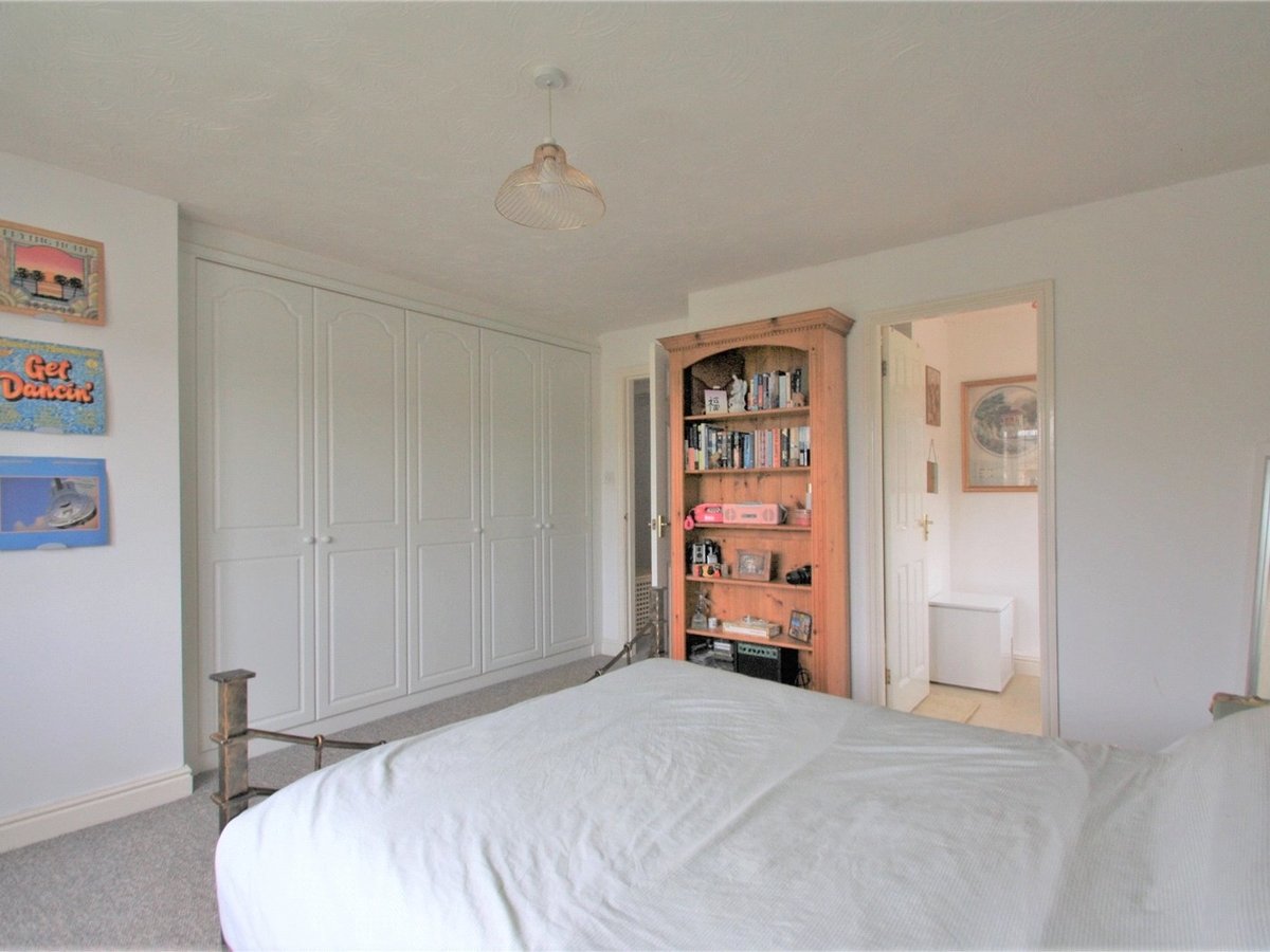 5 bedroom  House for sale in Brackley - Slide 18