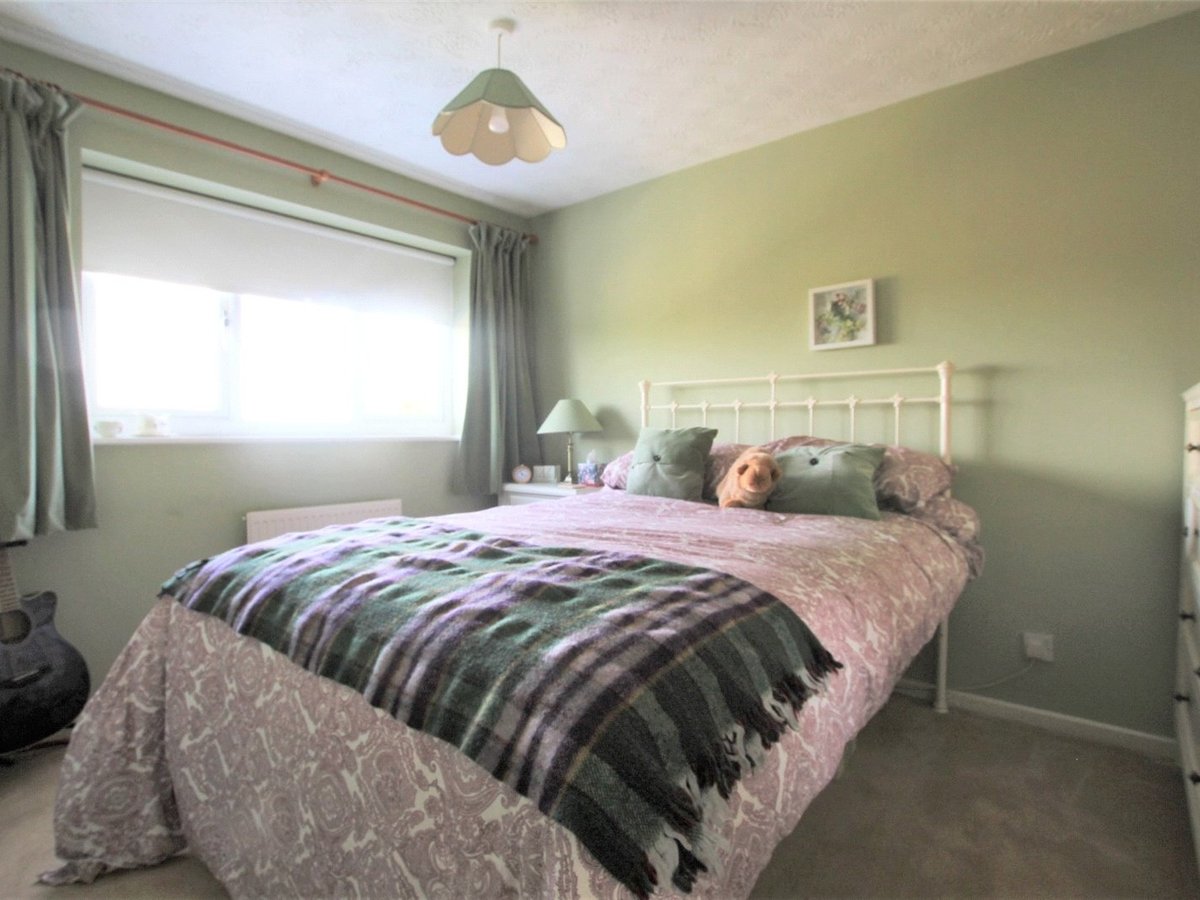 3 bedroom  House for sale in Brackley - Slide 8