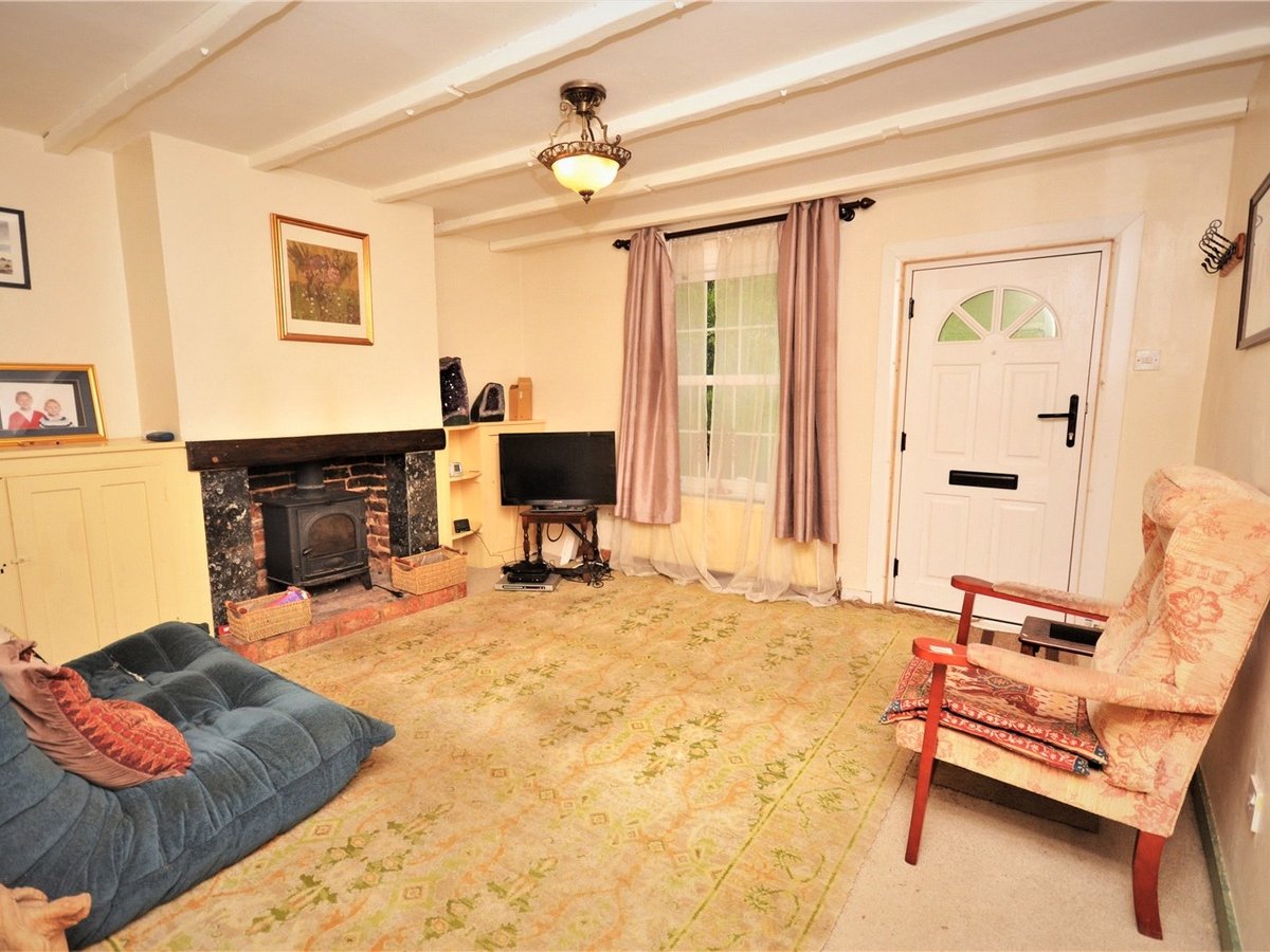 2 bedroom  House for sale in Leighton Buzzard - Slide 2