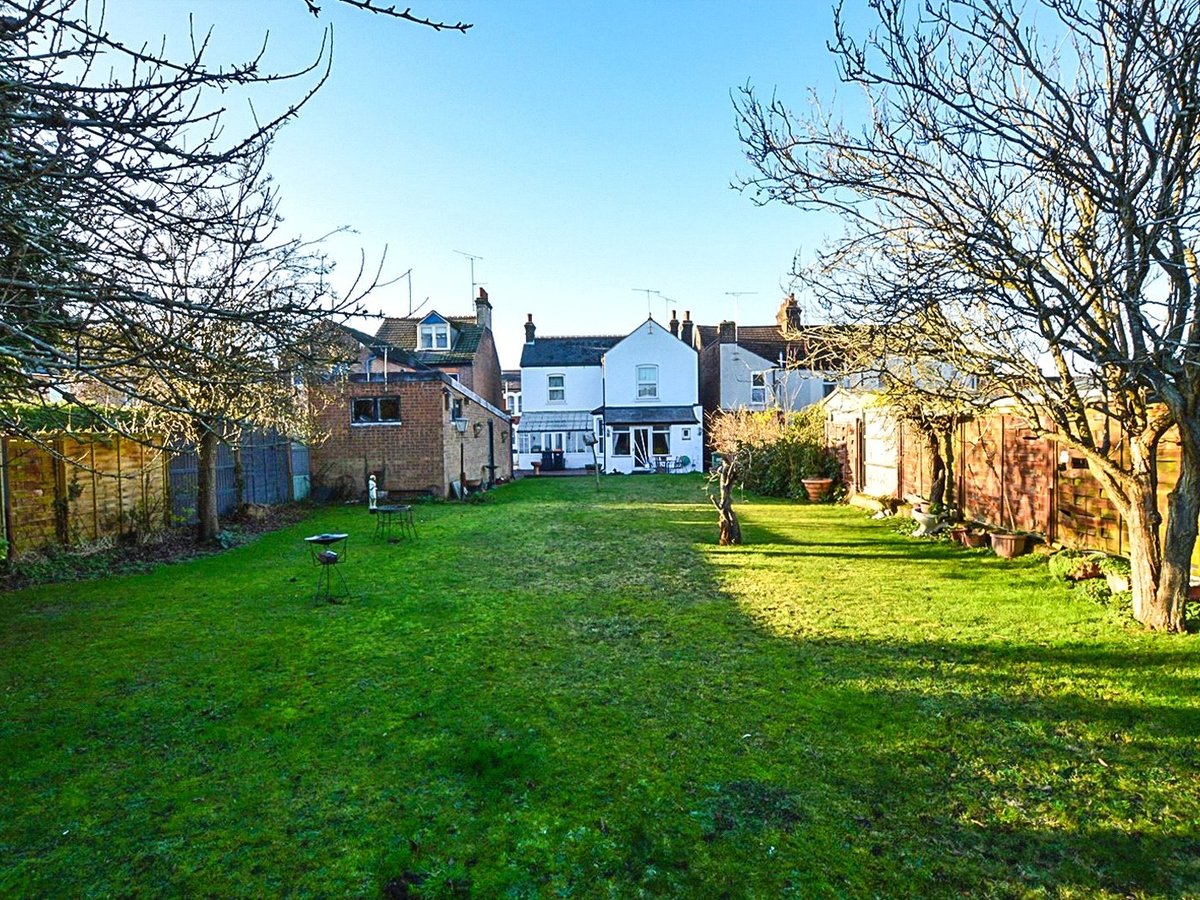 3 bedroom  House for sale in Bedfordshire - Slide 1