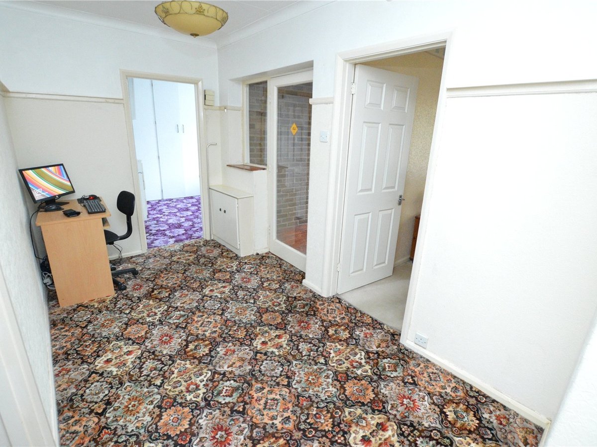 2 bedroom  Bungalow for sale in Bedfordshire - Slide 8
