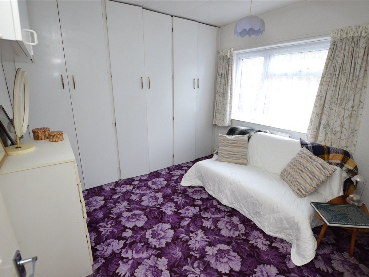 2 bedroom  Bungalow for sale in Bedfordshire - Slide 11