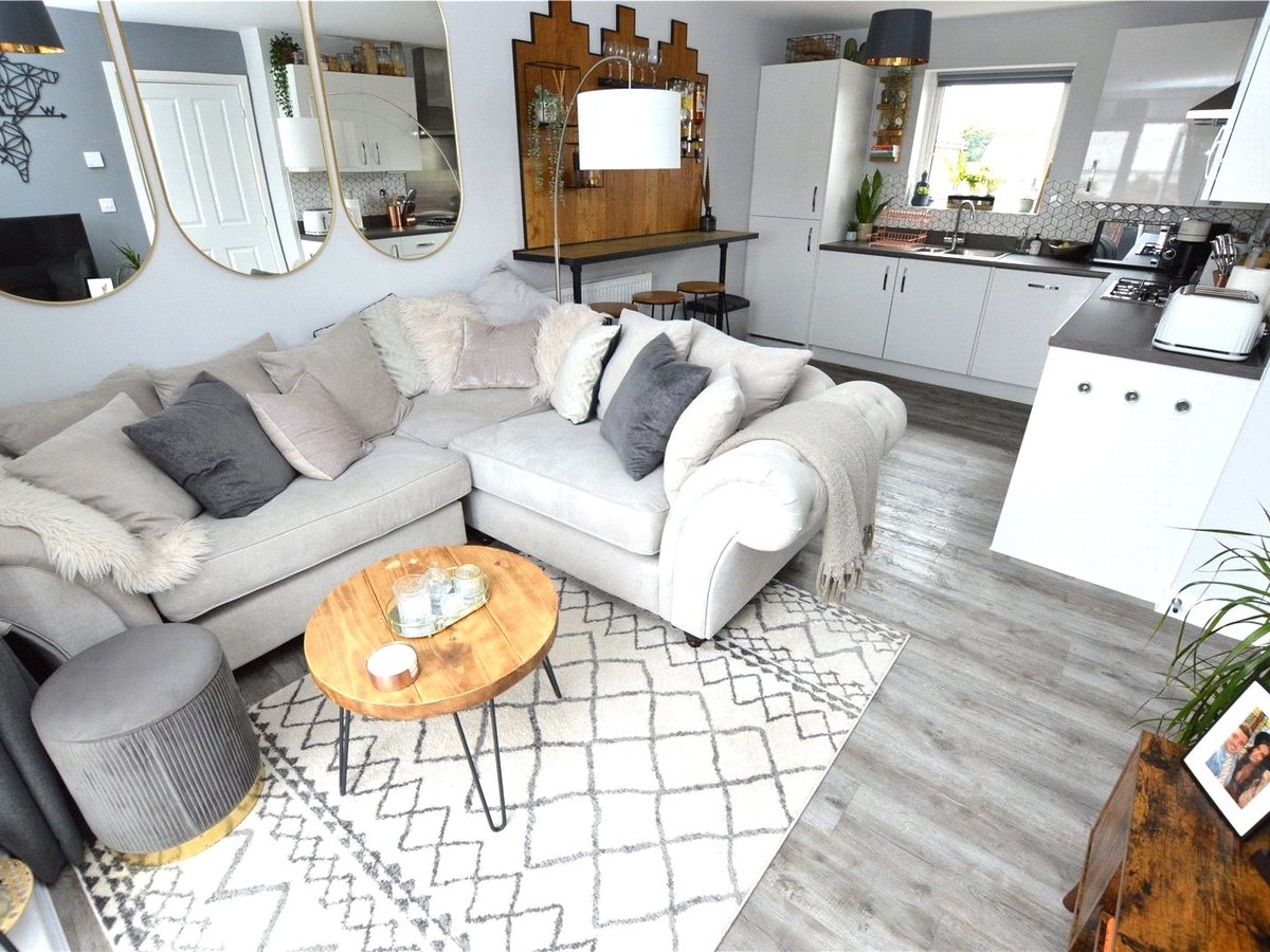2 bedroom  Flat/Apartment for sale in Bedfordshire - Slide 5