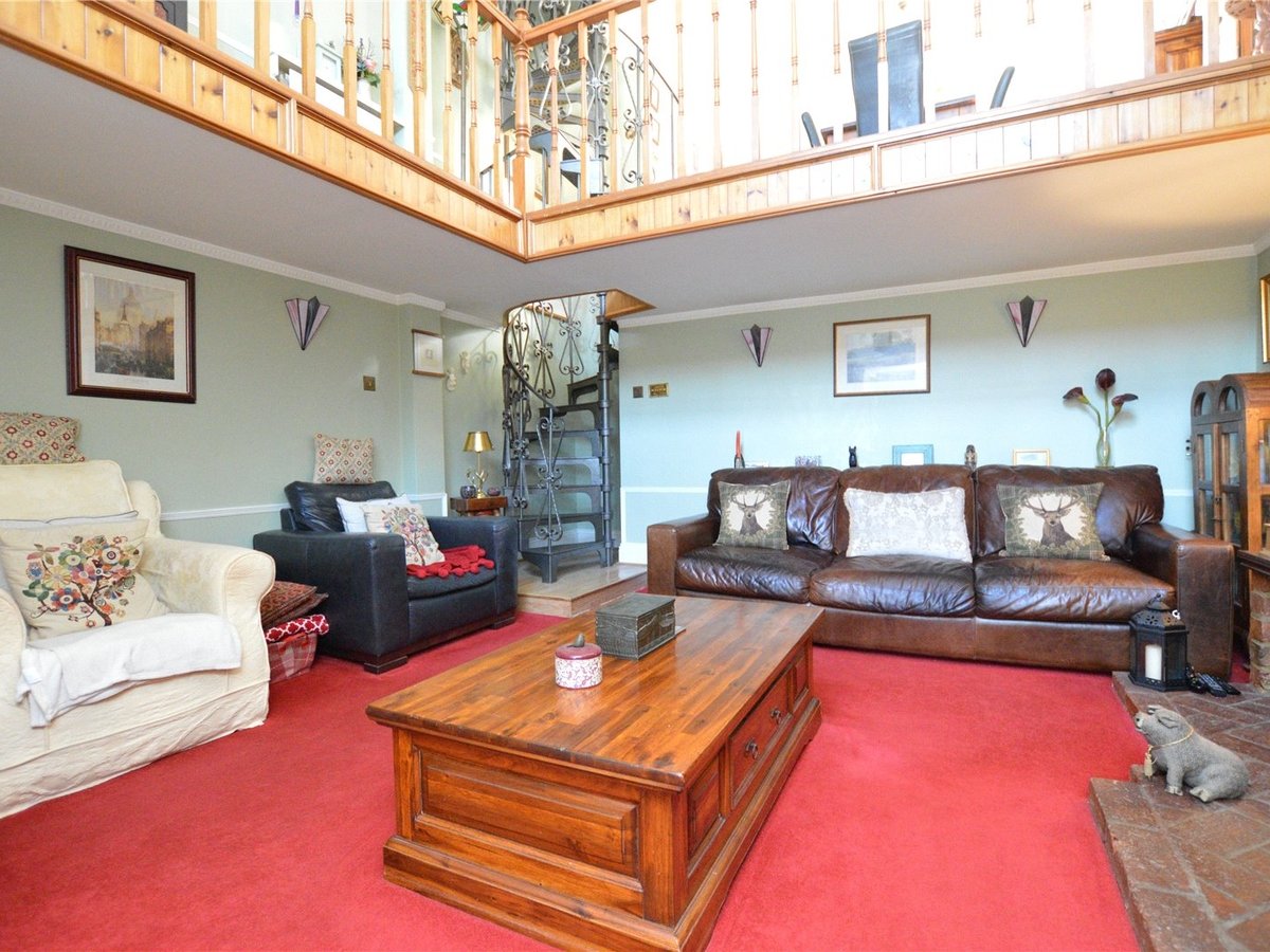 3 bedroom  House for sale in Bedfordshire - Slide 3