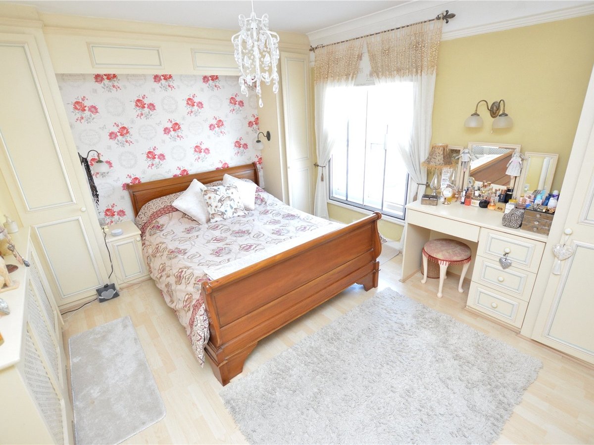 3 bedroom  House for sale in Bedfordshire - Slide 6