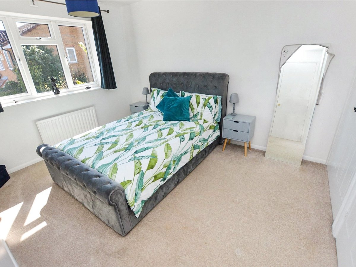 3 bedroom  House for sale in Bedfordshire - Slide 11