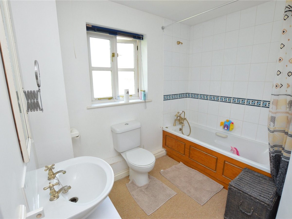 3 bedroom  Flat/Apartment for sale in Bedfordshire - Slide 4
