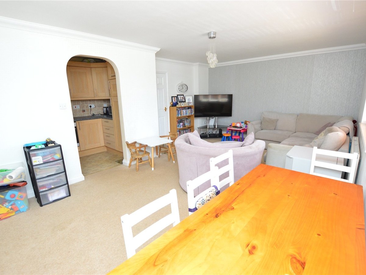 3 bedroom  Flat/Apartment for sale in Bedfordshire - Slide 5