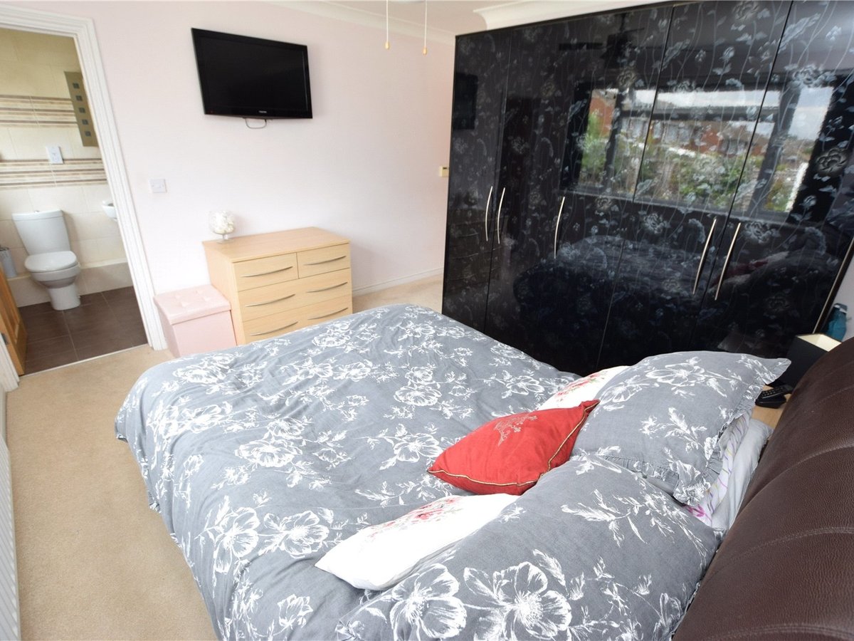 3 bedroom  Bungalow for sale in Bedfordshire - Slide 5