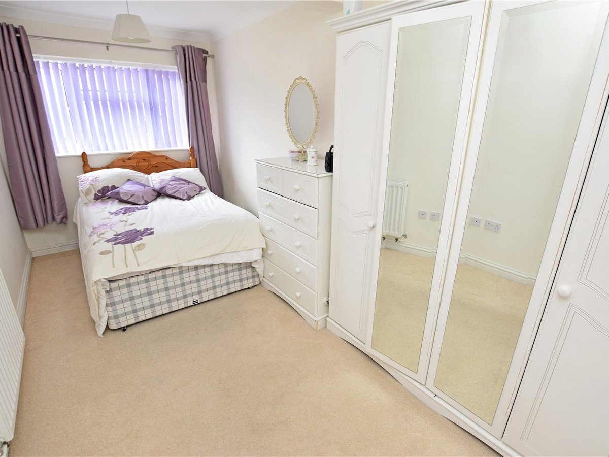 3 bedroom  Bungalow for sale in Bedfordshire - Slide 9