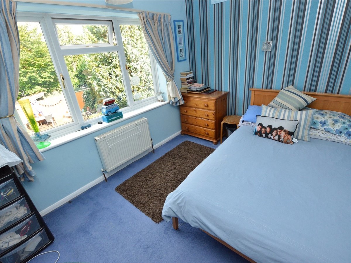 5 bedroom  House for sale in Dunstable - Slide 10