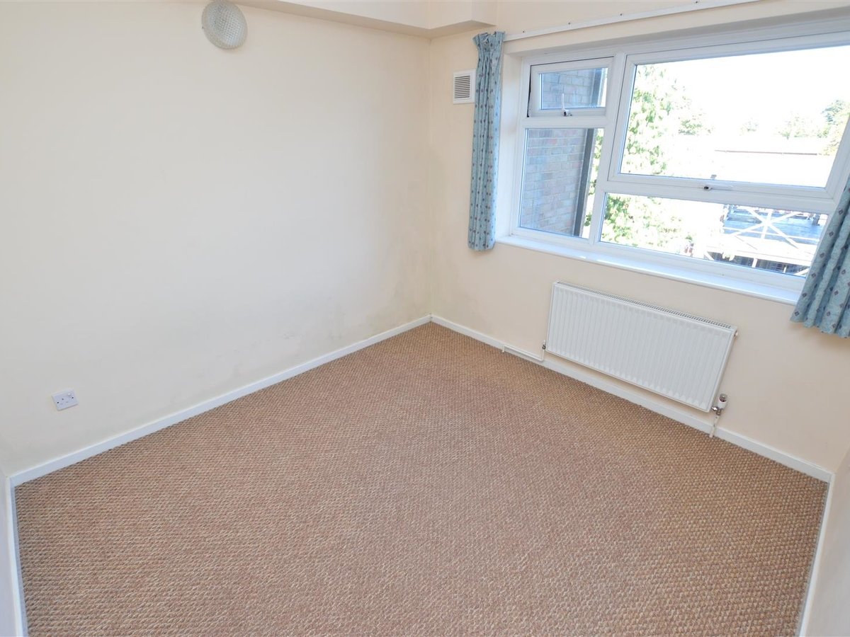 2 bedroom  Flat/Apartment for sale in Bedfordshire - Slide 9