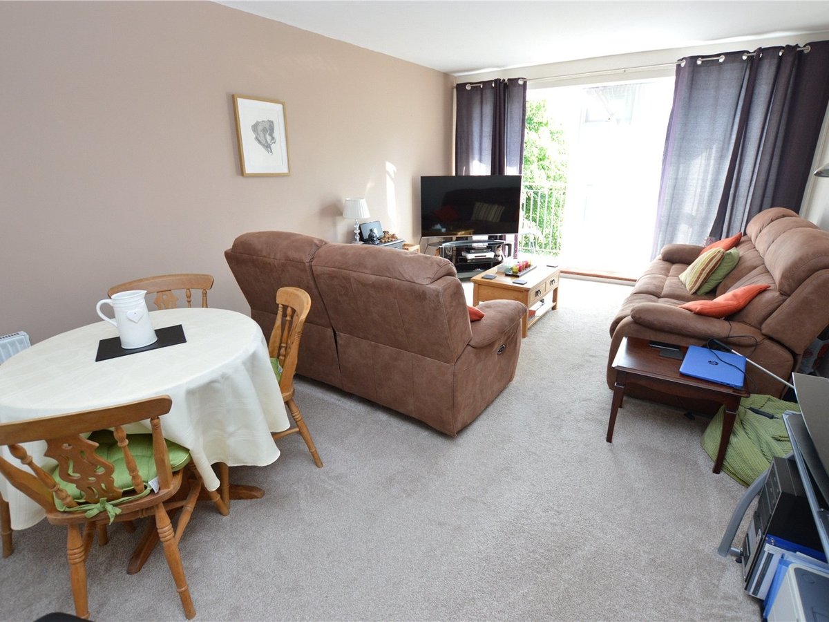 2 bedroom  Flat/Apartment for sale in Bedfordshire - Slide 2