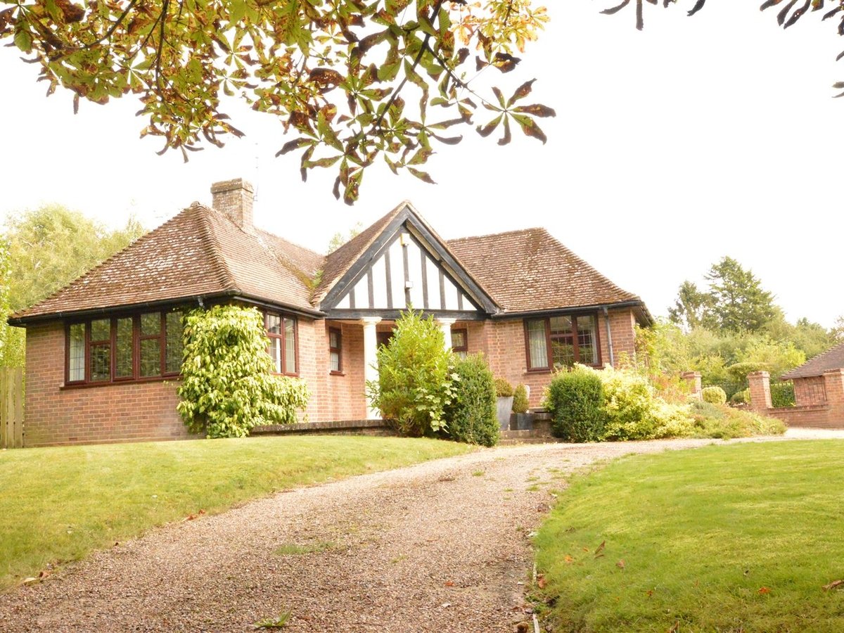 4 Bedroom Bungalow Dormer Detached For Sale In Dunstable
