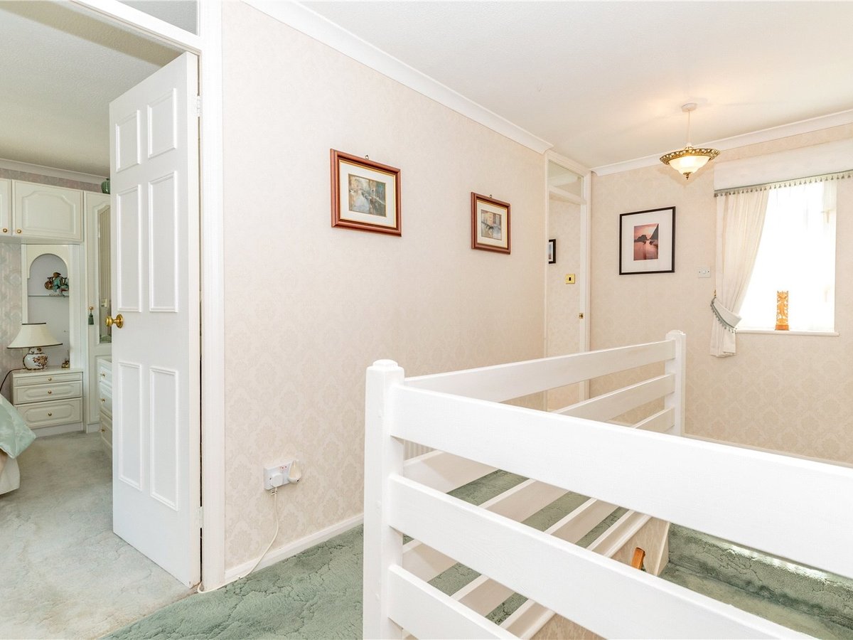 4 bedroom  House for sale in Aylesbury - Slide 11