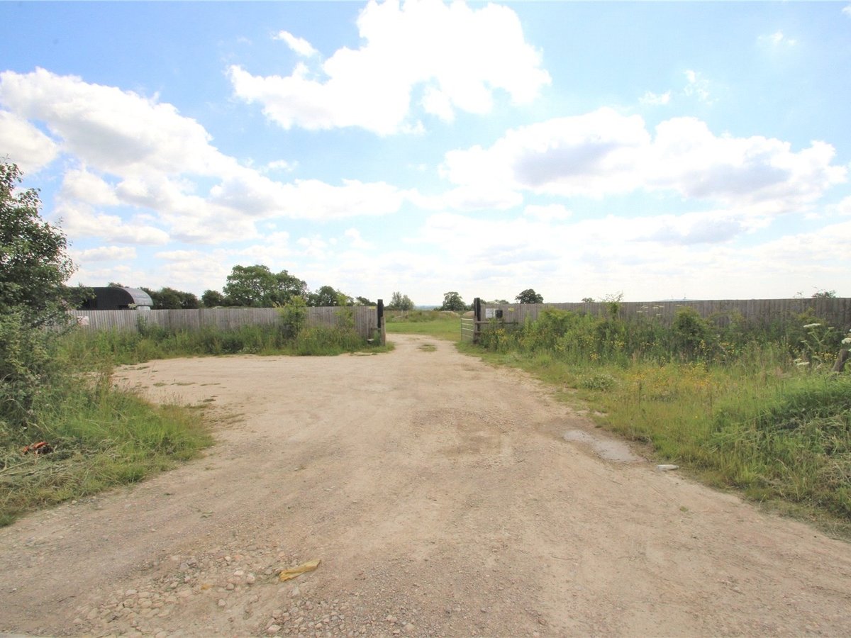 Land for sale in Hillesden - Slide 2