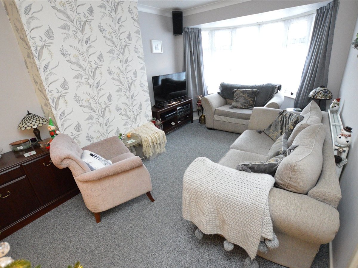 3 bedroom  House for sale in Bedfordshire - Slide 2