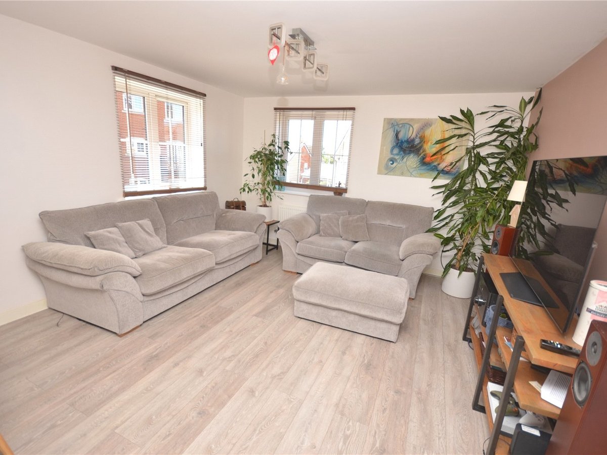 2 bedroom  Flat/Apartment for sale in Bedfordshire - Slide 3