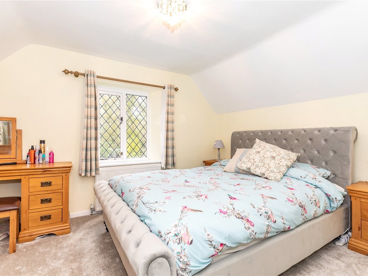4 bedroom  House for sale in Leighton Buzzard - Slide 6