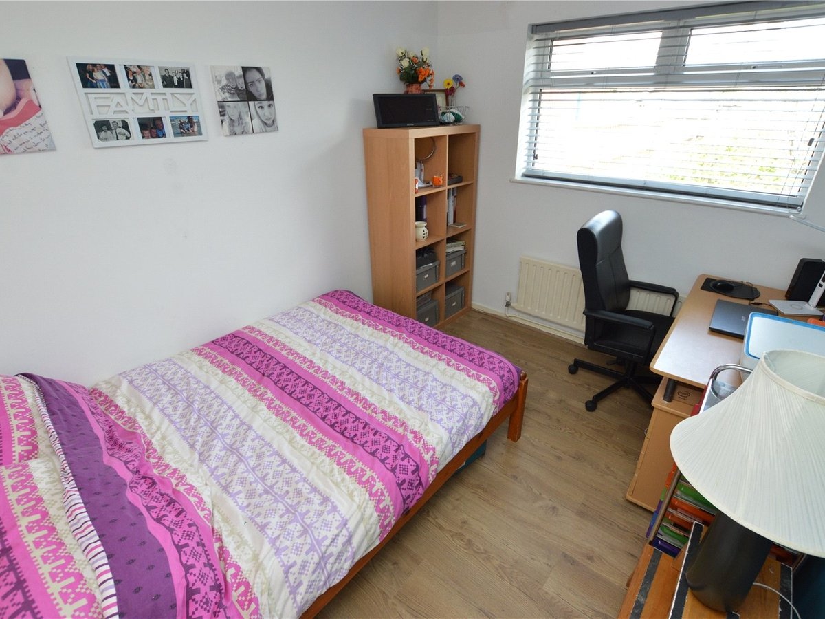 2 bedroom  Bungalow for sale in Bedfordshire - Slide 7