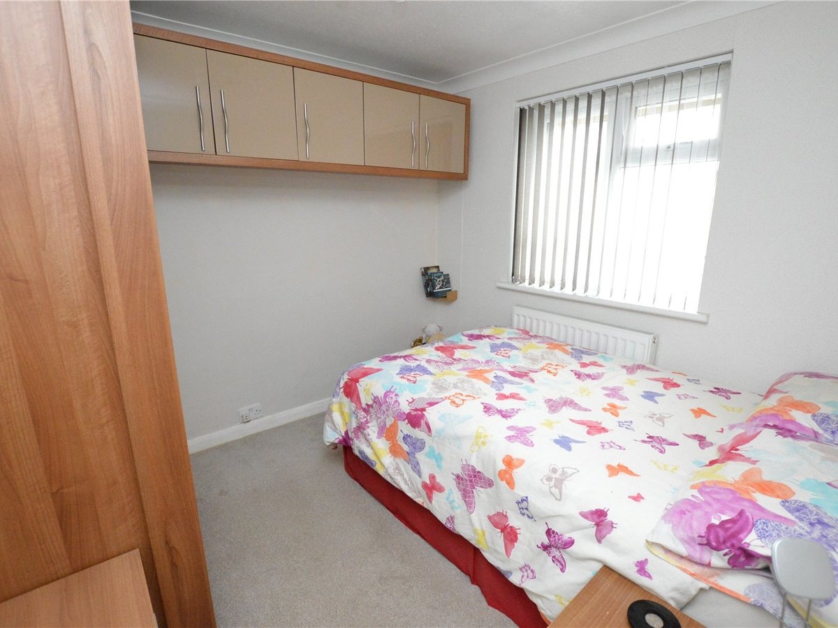 2 bedroom  Bungalow for sale in Luton - Slide 10