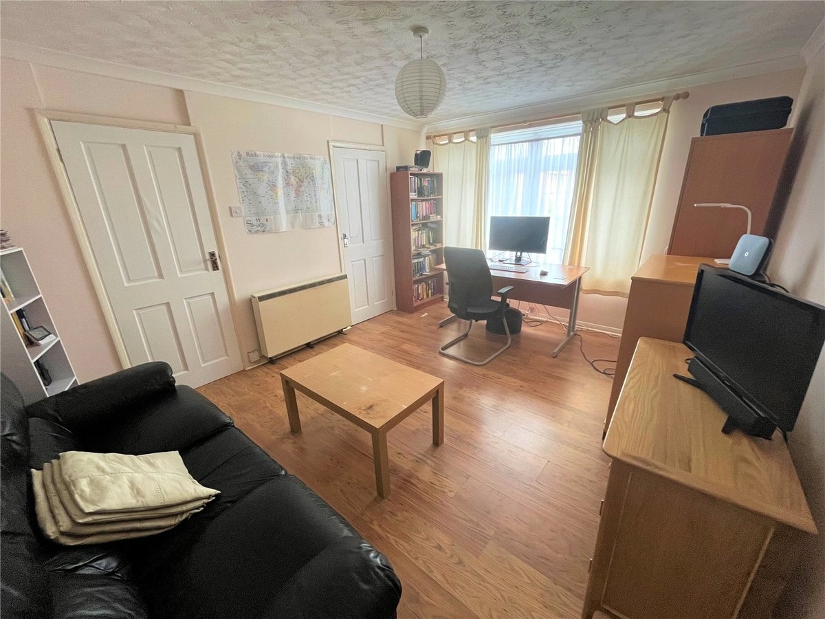 1 bedroom  Flat/Apartment for sale in Aylesbury - Slide 2