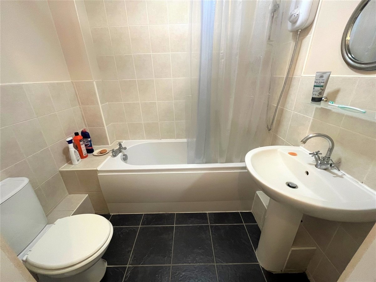 1 bedroom  Flat/Apartment for sale in Aylesbury - Slide 5