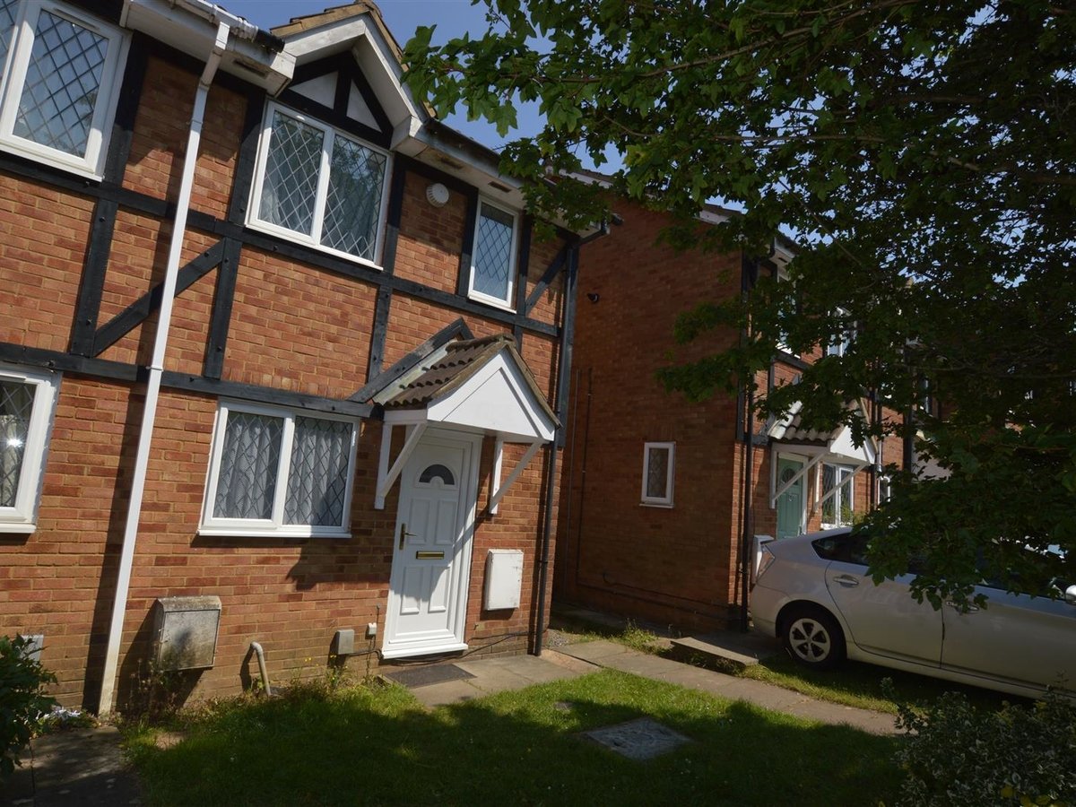 2 Bedroom House For Sale In Luton Alexander Co