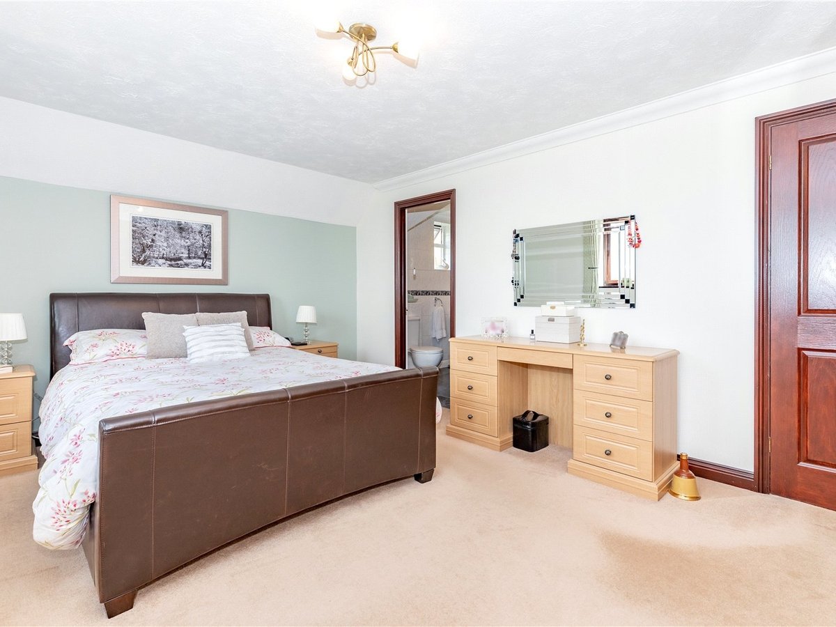4 bedroom  House for sale in Aylesbury - Slide 15