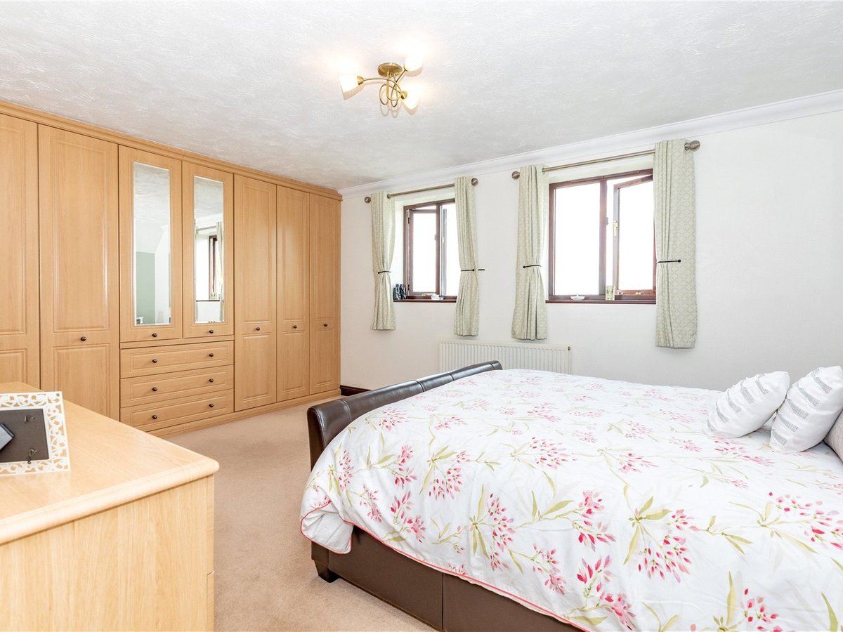 4 bedroom  House for sale in Aylesbury - Slide 8