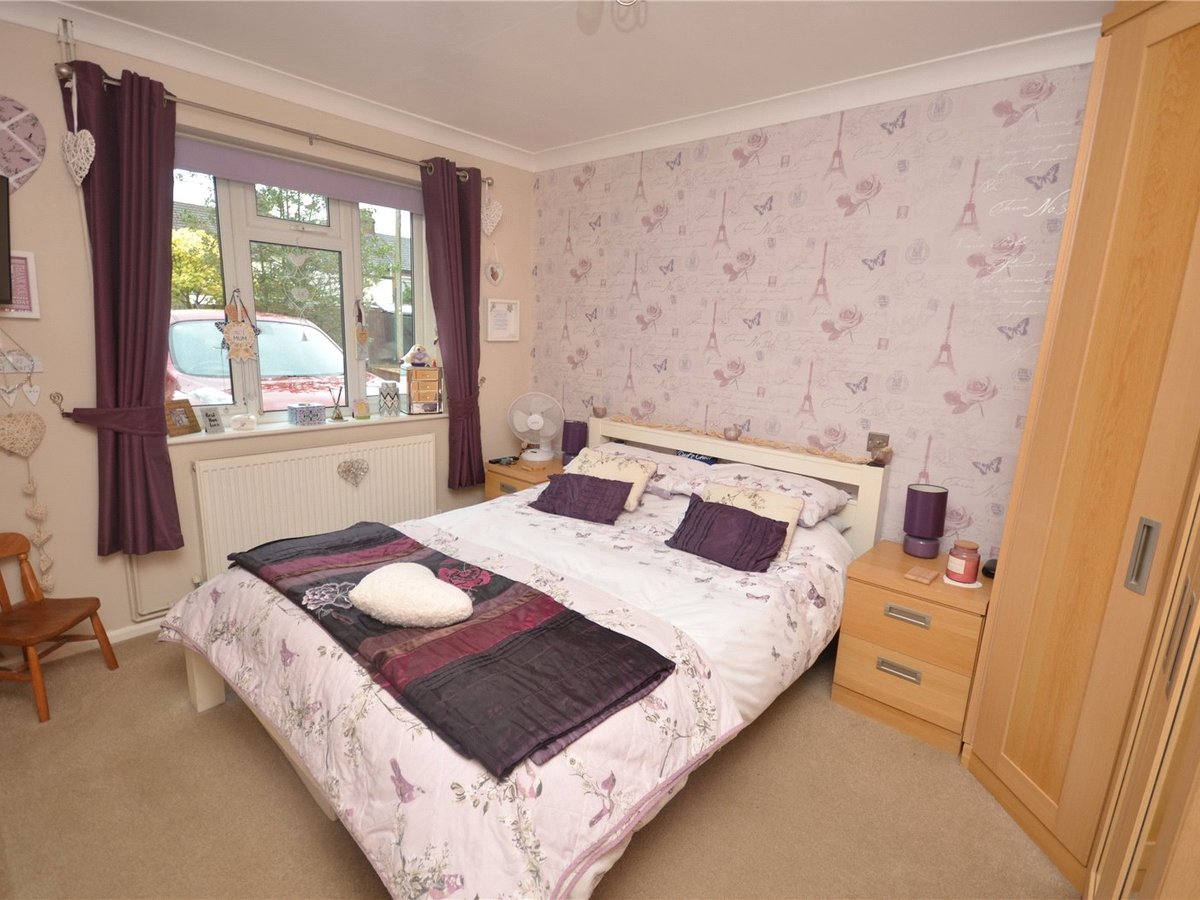 2 bedroom  Bungalow for sale in Buckinghamshire - Slide 3