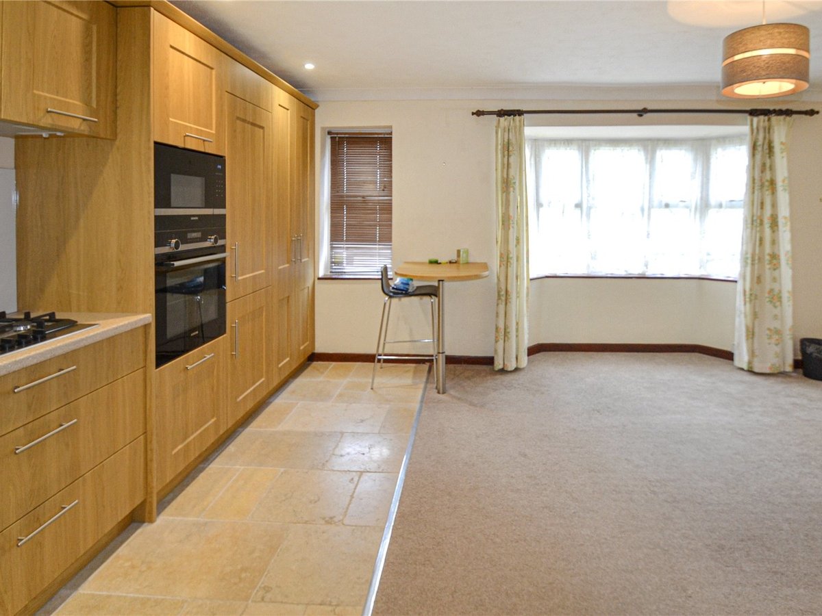 1 bedroom  House,Flat/Apartment for sale in Buckinghamshire - Slide 3