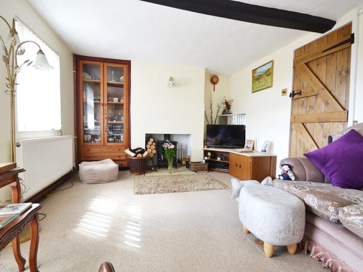 3 bedroom  House for sale in Buckinghamshire - Slide 2