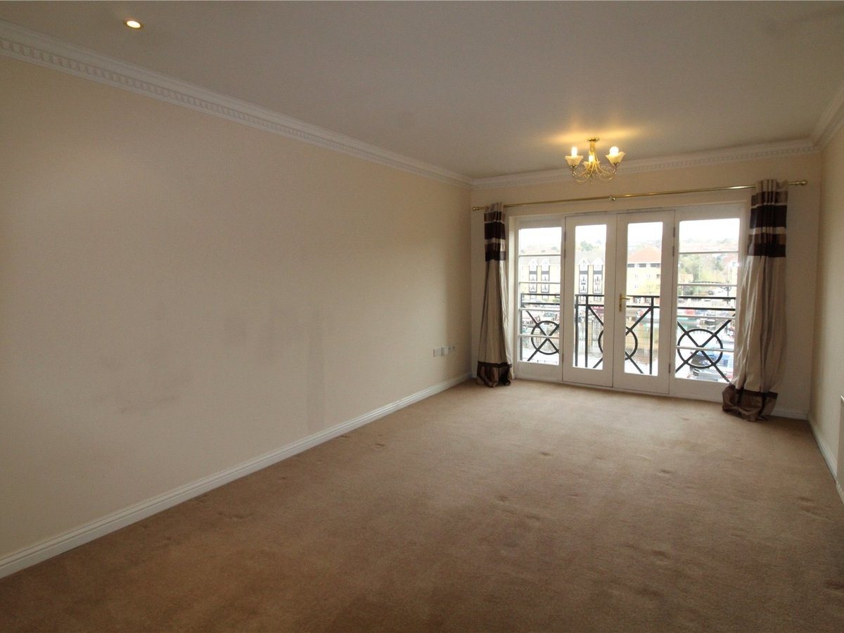 2 bedroom  Flat/Apartment to rent in Hertfordshire - Slide 4